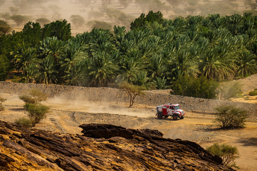 昨年に続きトランスファーが破損!! 約４時間半かけて応急処置を施す【ダカールラリー2026】