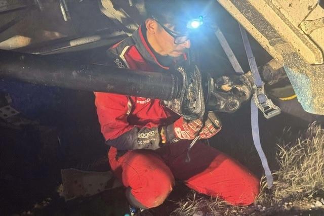 昨年に続きトランスファーが破損!! 約４時間半かけて応急処置を施す【ダカールラリー2026】