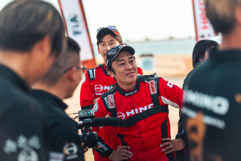 トラッククラス15位で2週間の戦いに幕!! 後半戦はトラブルが相次ぐも35回連続完走を達成!!【ダカールラリー2026】