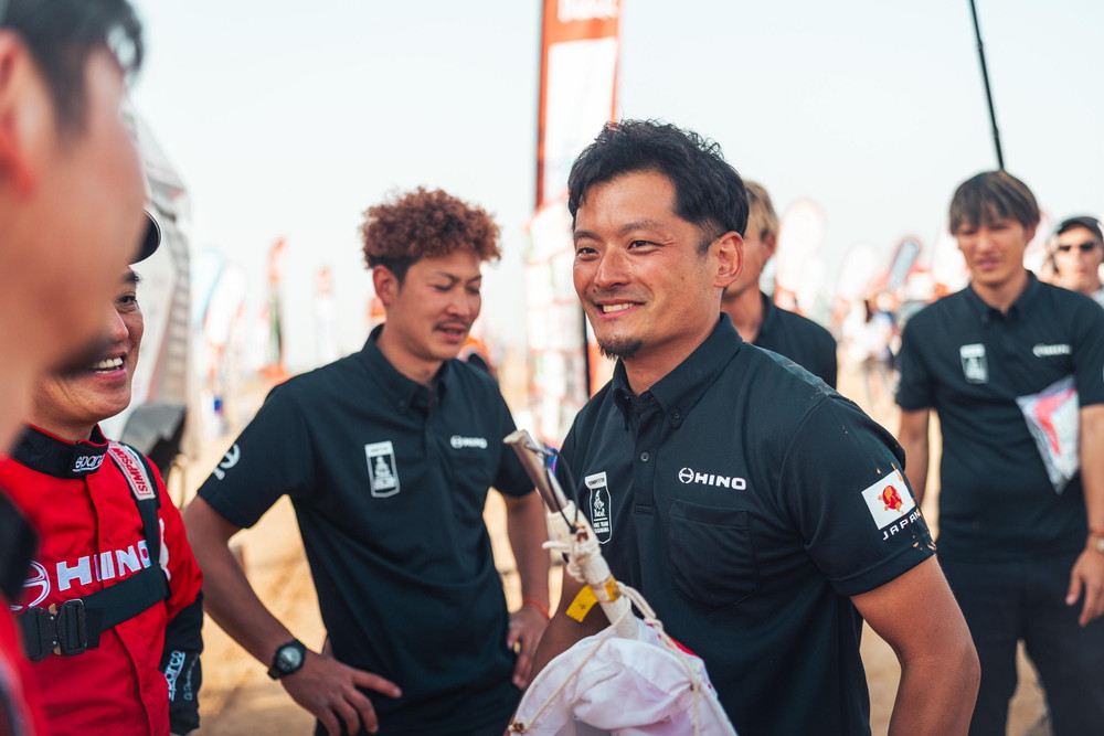 トラッククラス15位で2週間の戦いに幕!! 後半戦はトラブルが相次ぐも35回連続完走を達成!!【ダカールラリー2026】