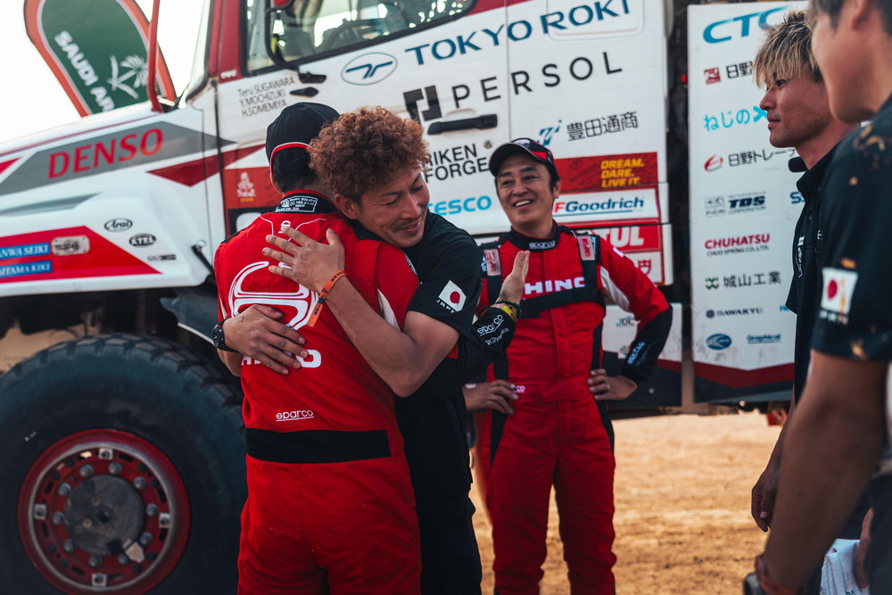 トラッククラス15位で2週間の戦いに幕!! 後半戦はトラブルが相次ぐも35回連続完走を達成!!【ダカールラリー2026】