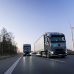 大型トラック電動化の鍵を握る「MCS」とは？　メルセデス・ベンツがトラック専用インフラを実地検証！