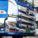 「防錆」と「安全」へのこだわりをカタチに！　相模ボデーが製作した日野プロフィアベースのクレーン付平ボディに迫る！