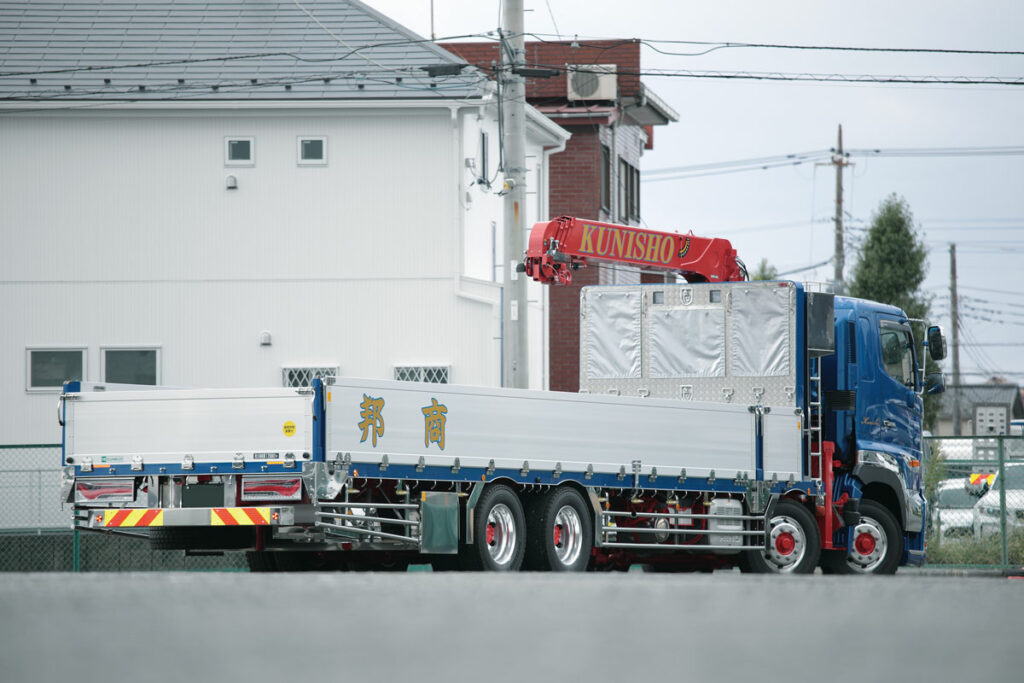 車両寸法は全長11995mm×全幅2495mm×全高3430mm。荷台内寸は内法長8800mm×内法幅2390mm。床面地上高は1030mm。最大積載量は12000kgだ