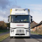 メーカー公称値は300kmなのに実走行で1000kmってどういうこと!?　BEVトラックでは「運行戦略」が超重要に！