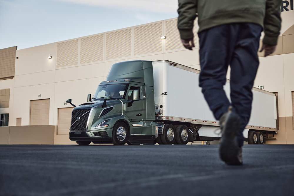 トラック駐車場整備に米国初の連邦予算！　法律で「停めろ」と言いながら停める場所がない矛盾に切り込む