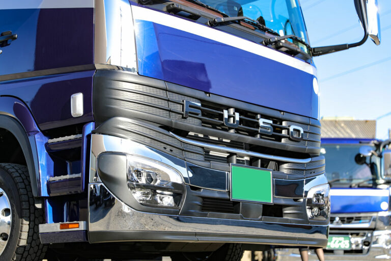 「何でも運べる」を追求！　丸安が製作した三菱ふそうスーパーグレートベースの大型平ボディに迫る！