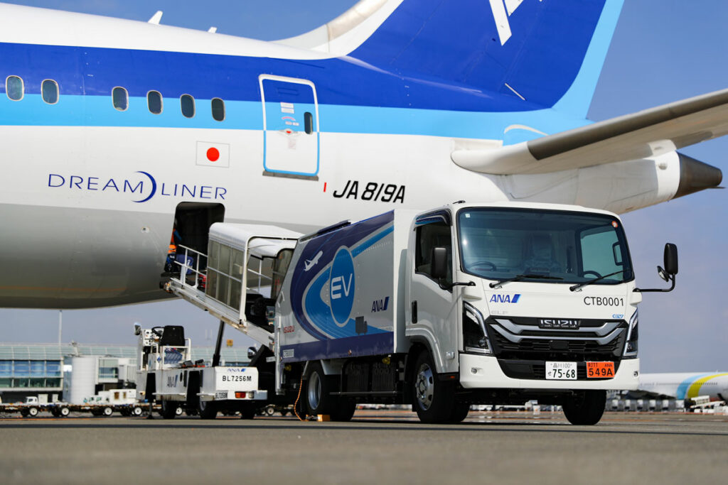 羽田空港に導入されたEVカーゴトラック