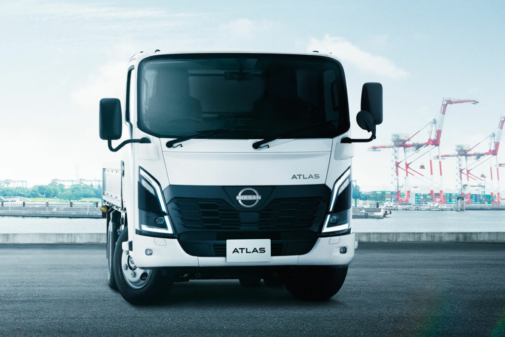 ついに四駆も新型へ！　日産「アトラス」4WDモデルがフルモデルチェンジ！　快適性や安全性が向上した最新「F26型」の特徴とは？