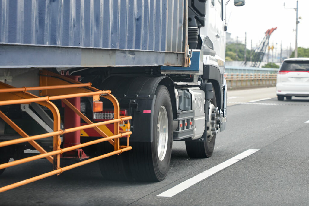 タイヤ・路面摩耗粉塵のトラック・バス用捕集法を開発!!　ブリヂストンが環境への影響把握に向けた研究を加速