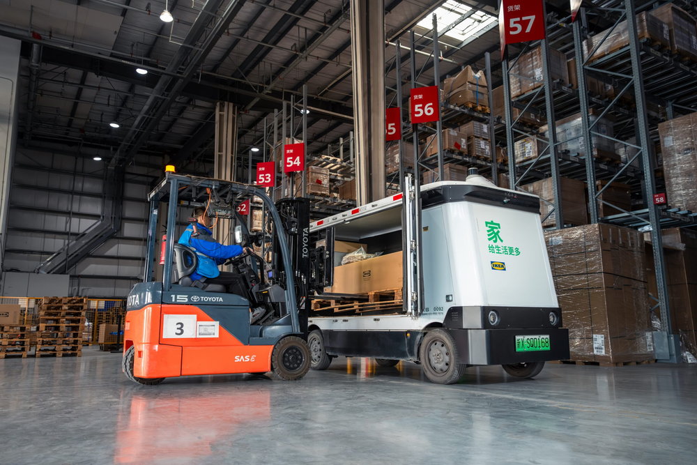 「無人物流」の商用化は中国でも！　イケア中国が無人の自動運転EVを本格導入へ