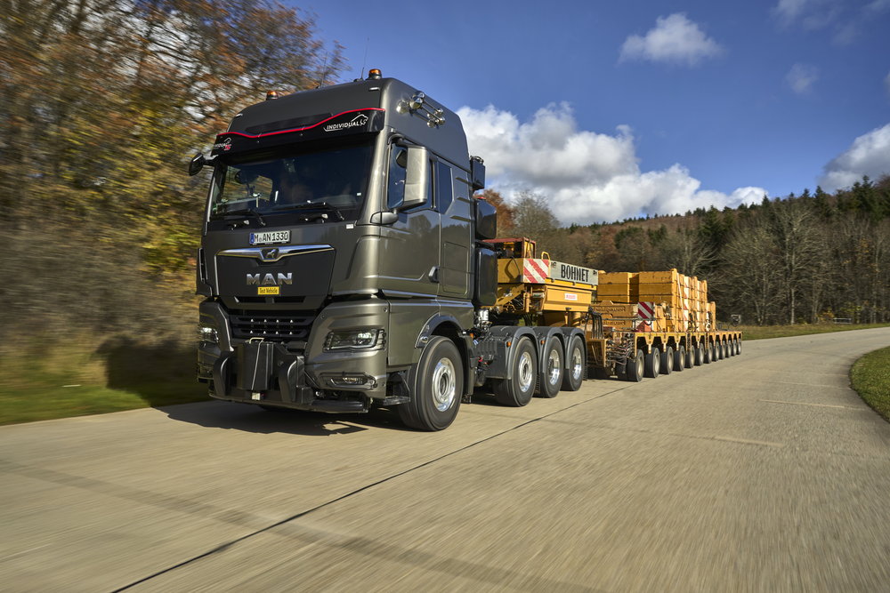 新たな「ライオンキング」が誕生！　MAN・TGXに連結総重量250トンの超重量物輸送用フラッグシップトラック!!