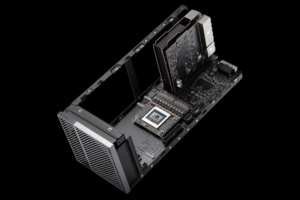 エヌビディアの「DRIVE AGX Thor」。運転操作やシャシー制御、センシング、インフォテイメント等々これまでそれぞれのECUを使ってきたクルマのさまざまな制御を、半導体チップ1つに集約できるマルチドメインコンピューティングを実現する（写真：NVIDIA）