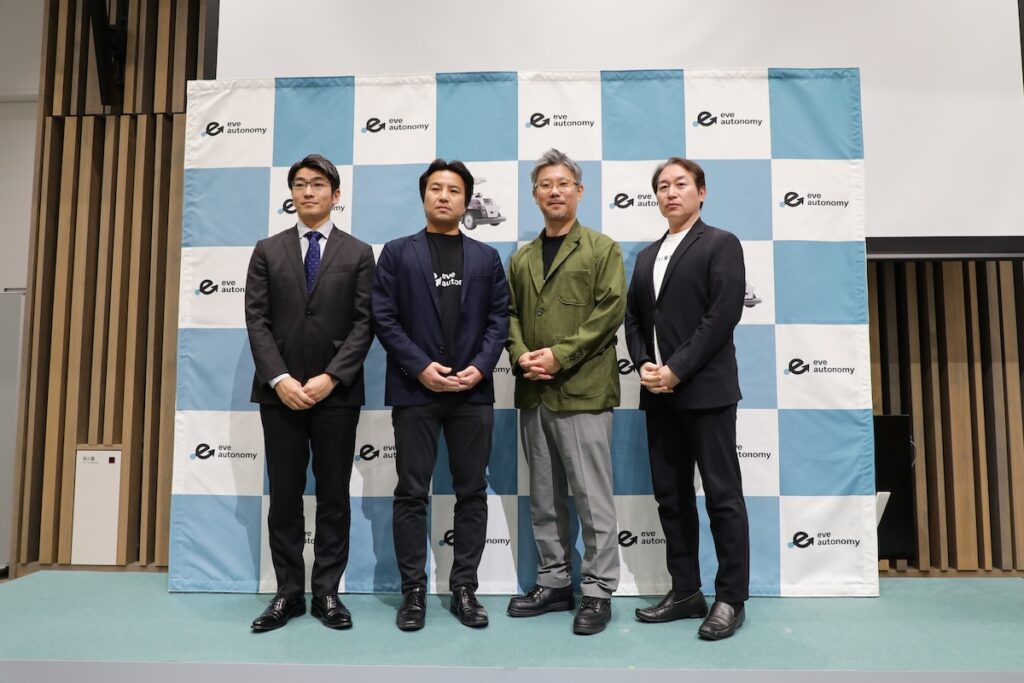 「eve auto world 2026」の登壇者。左からヤマハ発動機の大西圭一経営戦略本部 本部長、イブオートノミーの松本和宏COO、イブオートノミーの星野亮介代表取締役CEO、ティアフォーの新海正史CSO