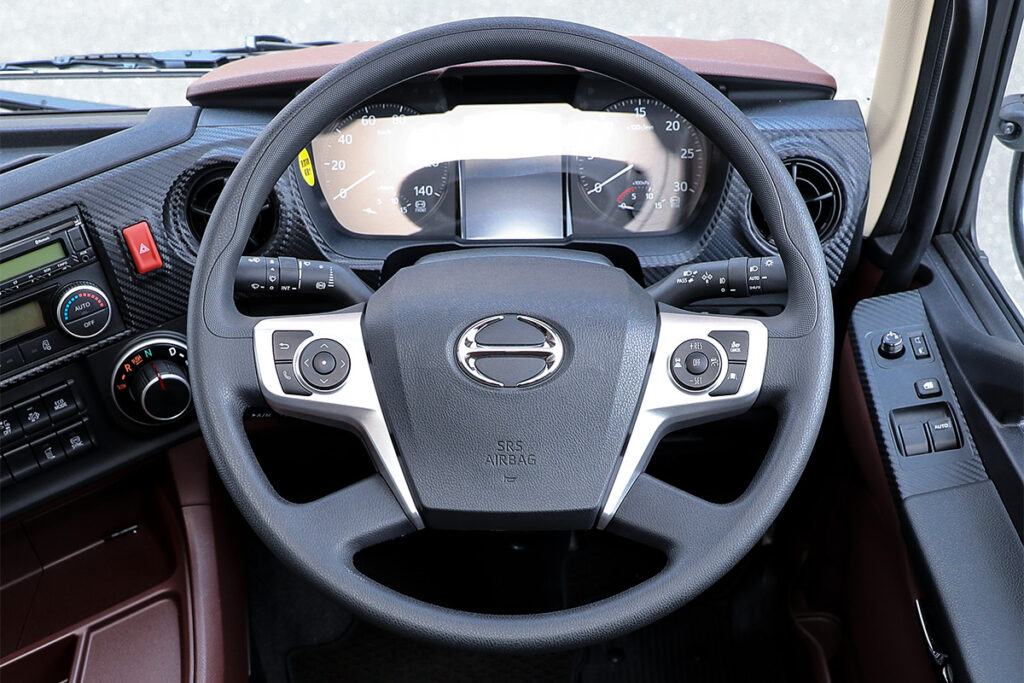 日野自動車がCIロゴマークを変更!! エンブレムはそのままにデザインを進化させた意味