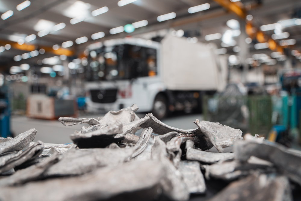 リサイクルの要の「ゴミ収集車」をリサイクル素材で!? ダイムラーが資源の循環を印象付けるコンセプト車両