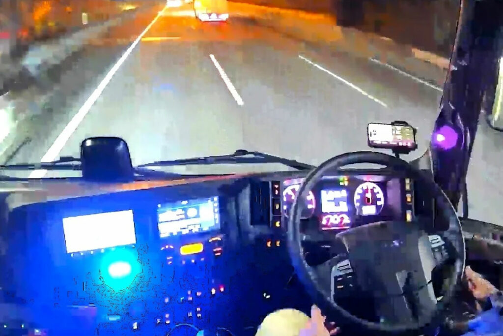 本線完走当日の車内