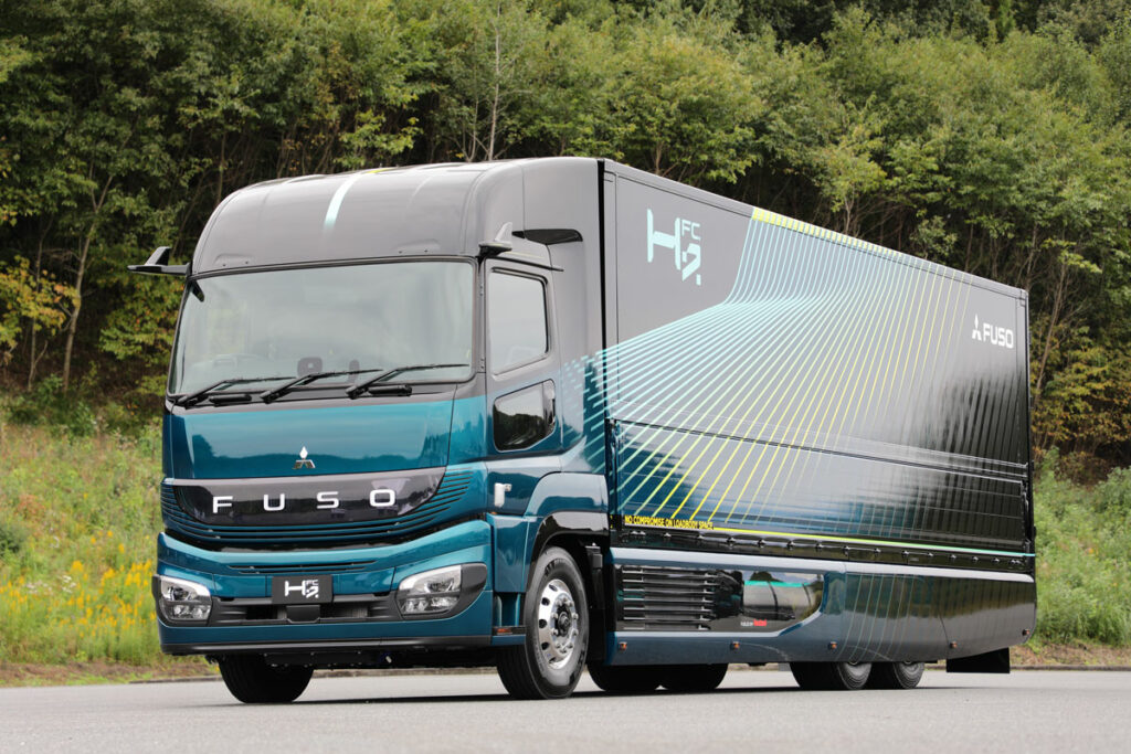 液化水素を発電用燃料とする燃料電池車H2FC。充填技術(サブクール液化水素)とともに液化水素分野ではダイムラーグループが世界をリード。優秀な燃料電池技術を持つトヨタとのシナジーも期待できる