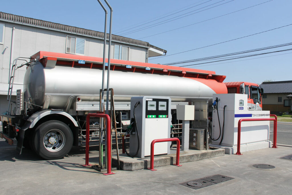 大口需要のトラック運送事業者のインタンク。タンクローリで納品される