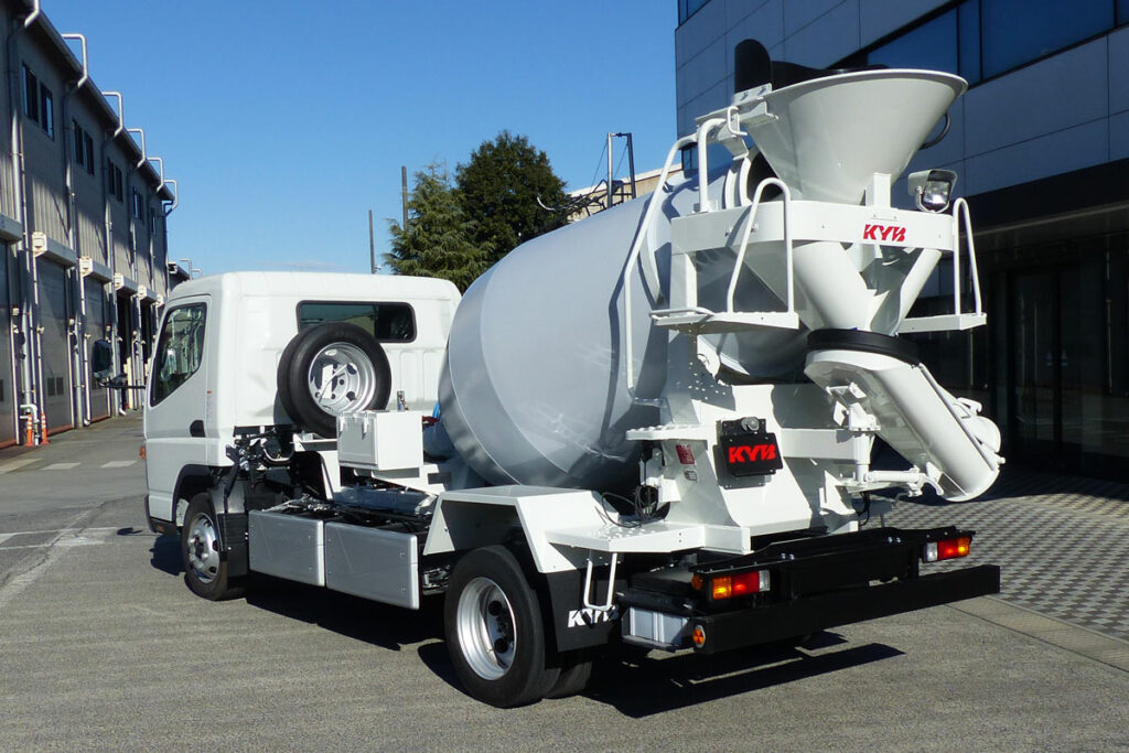 電動駆動式コンクリートミキサー車のコンセプトモデル。ベース車は三菱ふそうeキャンターの2020年販売モデルだ