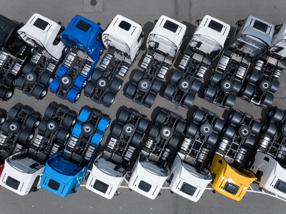 欧州が大型トラックの「CO2排出規制」を緩和！　欧州自動車工業会は「さらなる見直しを求める」!?