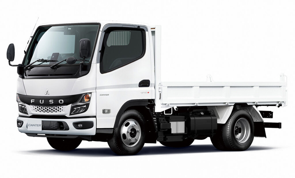 今年2月に正式発表された「キャンター」ディーゼル車の改良モデル。トラックショーでは、この写真とは異なるスタイルで展示される
