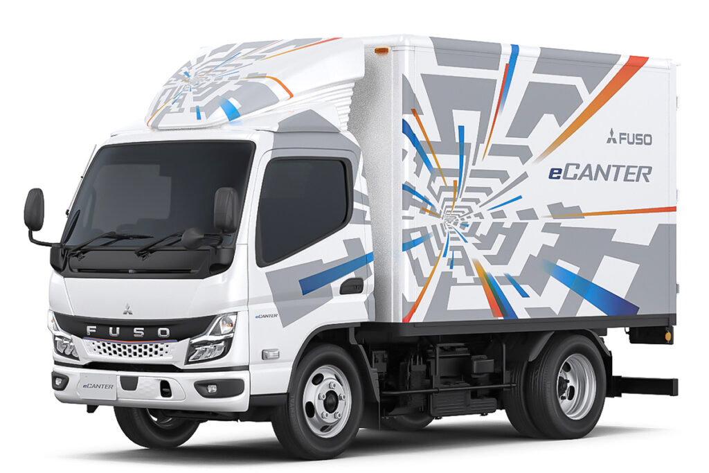小型BEVトラック「eキャンター」。同じく展示車は写真とは違う特別カラーをまとう予定だ