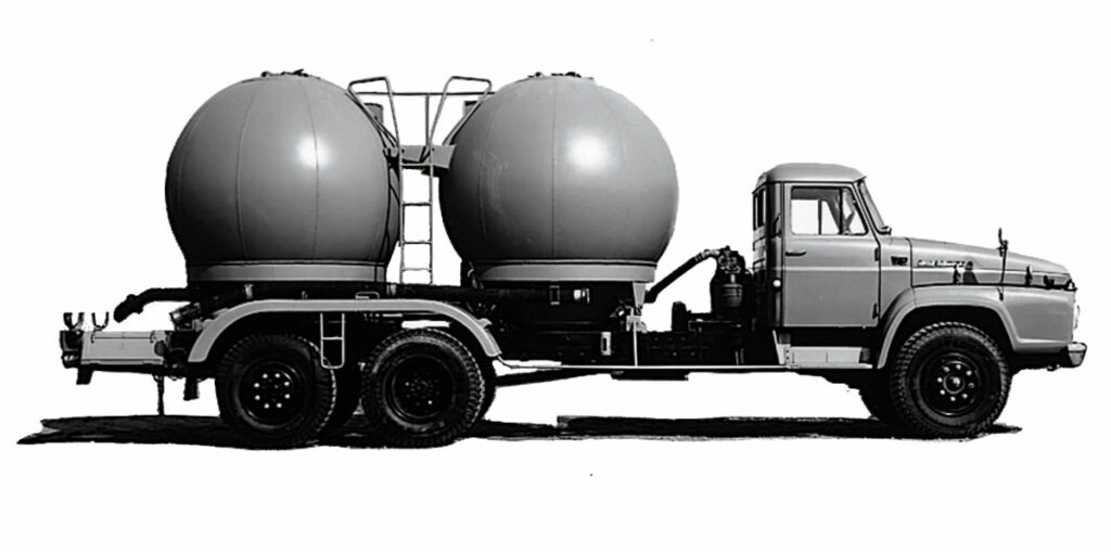 創業70周年を迎えた極東開発工業の足跡を辿る【日本の礎を築いた特装車アルバムを紐解く／前編】