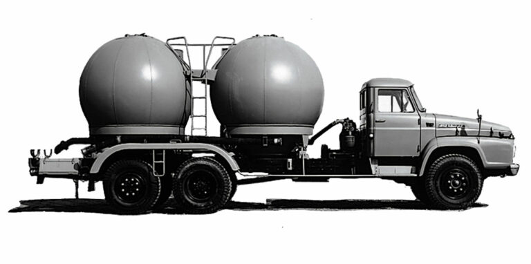 創業70周年を迎えた極東開発工業の足跡を辿る【日本の礎を築いた特装車アルバムを紐解く／前編】