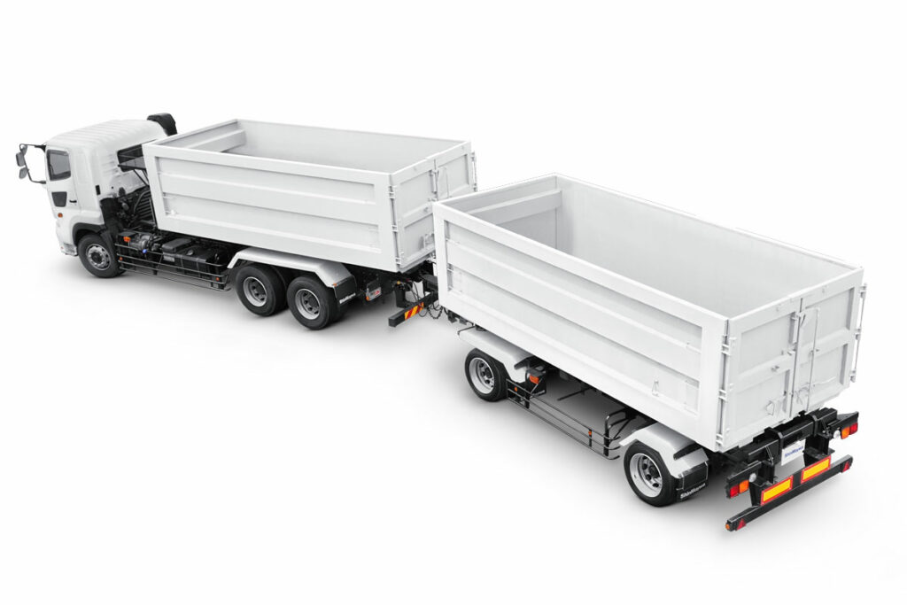 GVW20トン車級コンテナ運搬フルトレーラ。今回のNEW環境展では動画展示を行なう