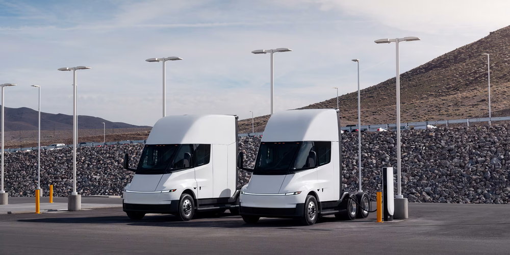 テスラのBEV大型トラクタ「セミ」がついに量産開始!!　「18輪のテスラ」が商用車市場を開拓