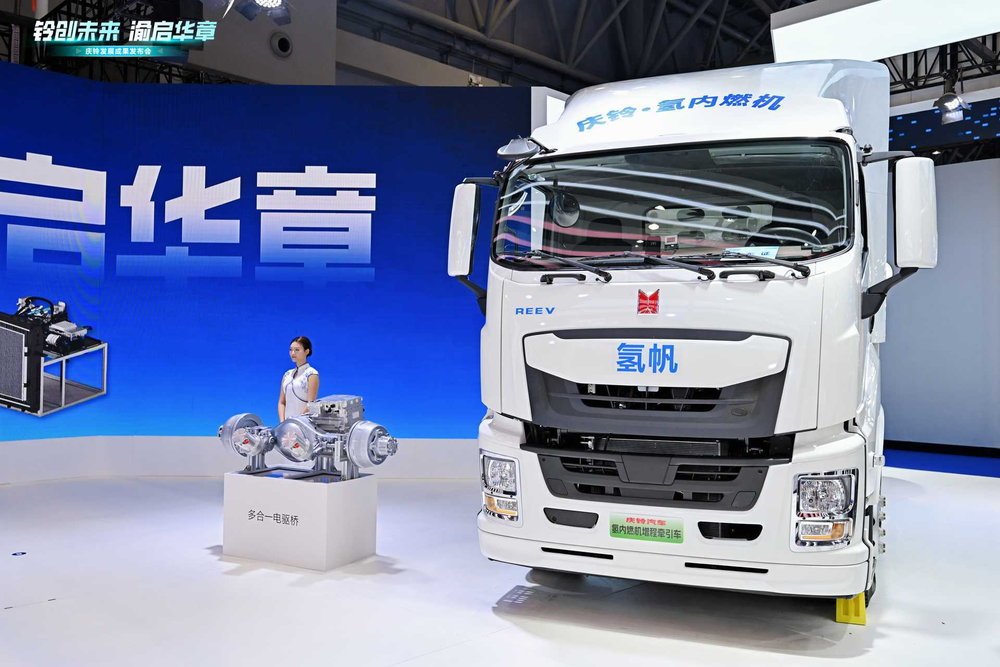 見た目はいすゞ! 中身は……? 慶鈴汽車が「ギガ」ベースの水素トラックなどを公開!!
