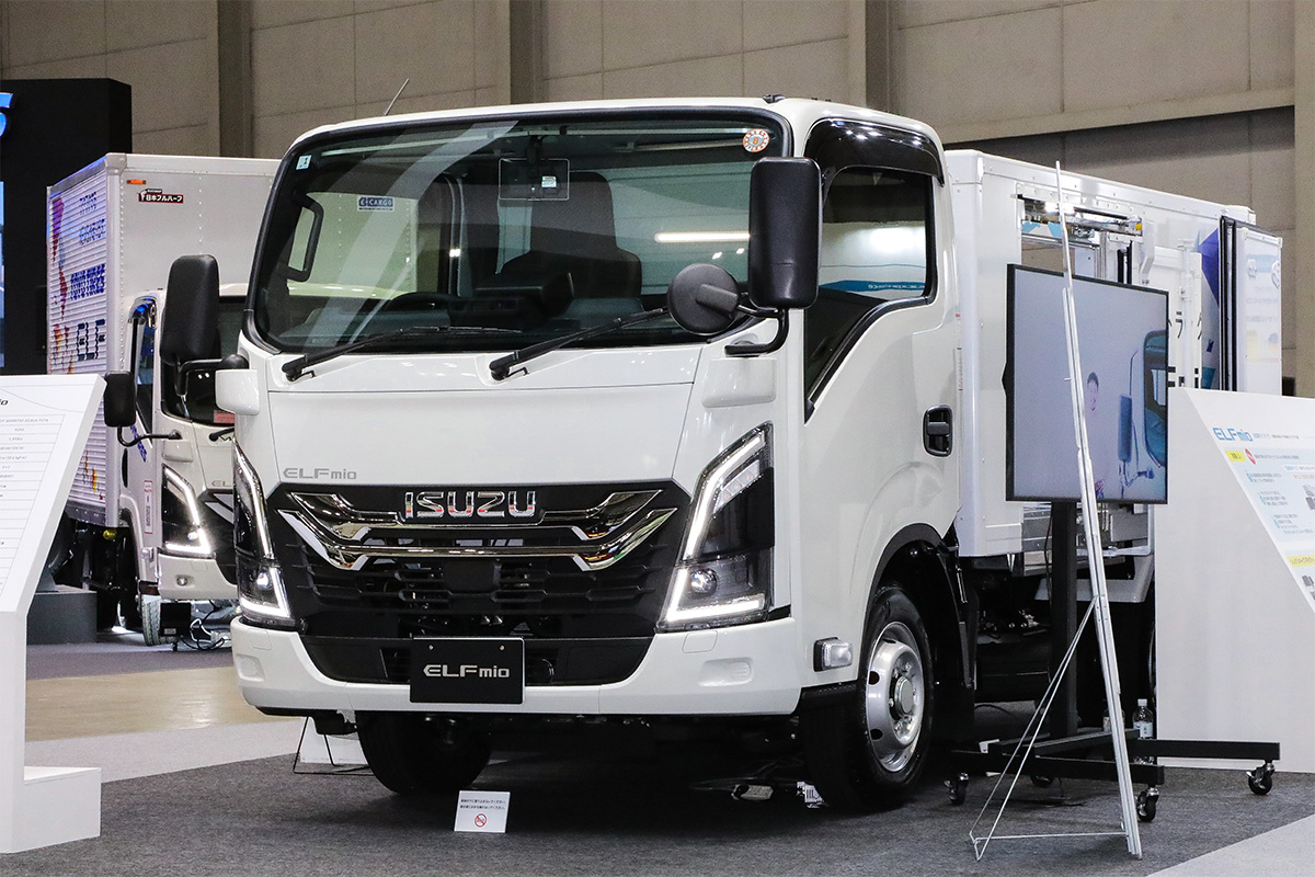 いすゞの商品センスに思わず唸る!? AT限定普免で運転できるエルフミオ