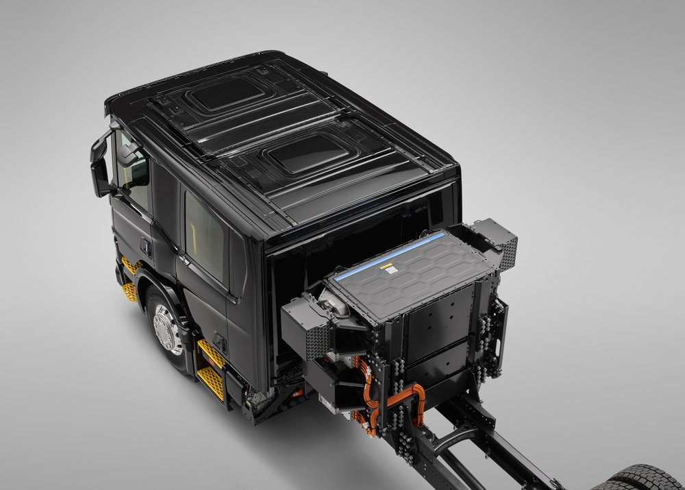 消防車も電動化可能に!?　スカニアが「バッテリーEVクルーキャブ」トラックを発表！