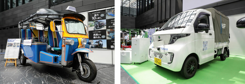 「BICYCLE-E・MOBILITY CITY EXPO 2026」に登場した車両。左はE-TUKが販売を担うトゥクトゥクのEV（ET7 EV）、右はASFのEV軽トラック「ASF2.0PT」