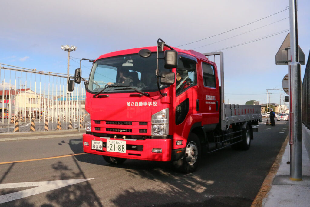人手不足が深刻化する運送業界。現在の運転免許制度も人材確保する上で障壁になりつつある