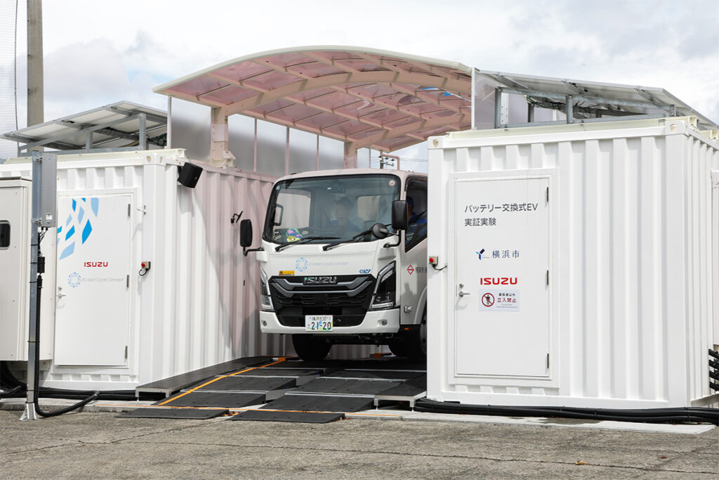 左右同時バッテリー交換ステーションとエルフEV塵芥車