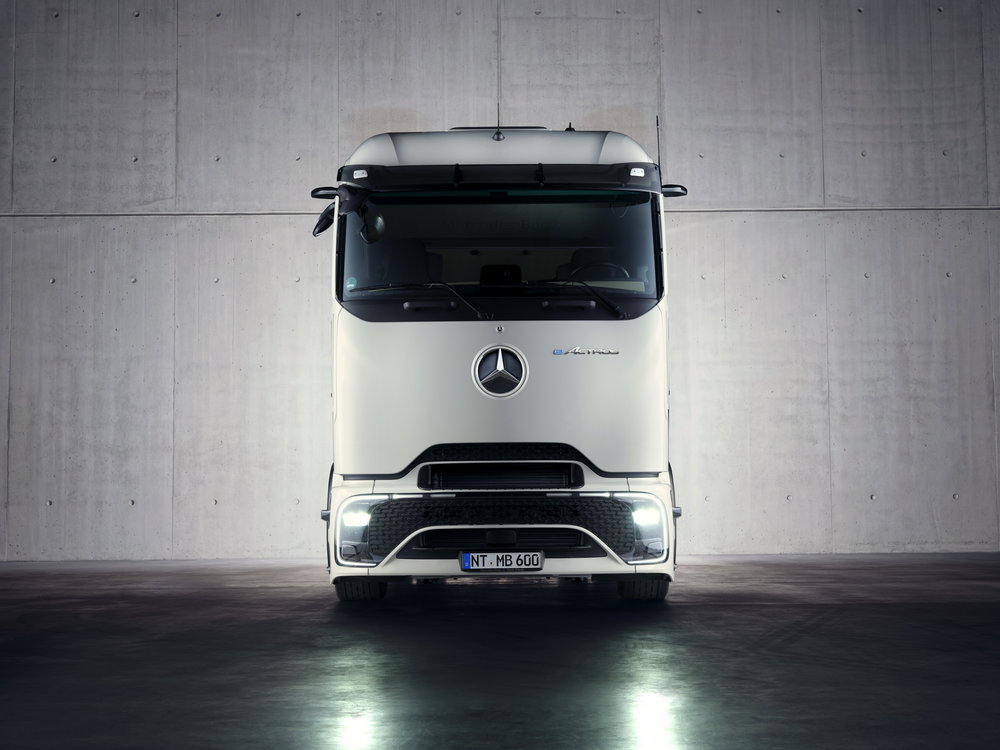 バッテリーEV大型トラックの「電費」はどれくらい？　ダイムラートラックが実運送でのデータを公開！
