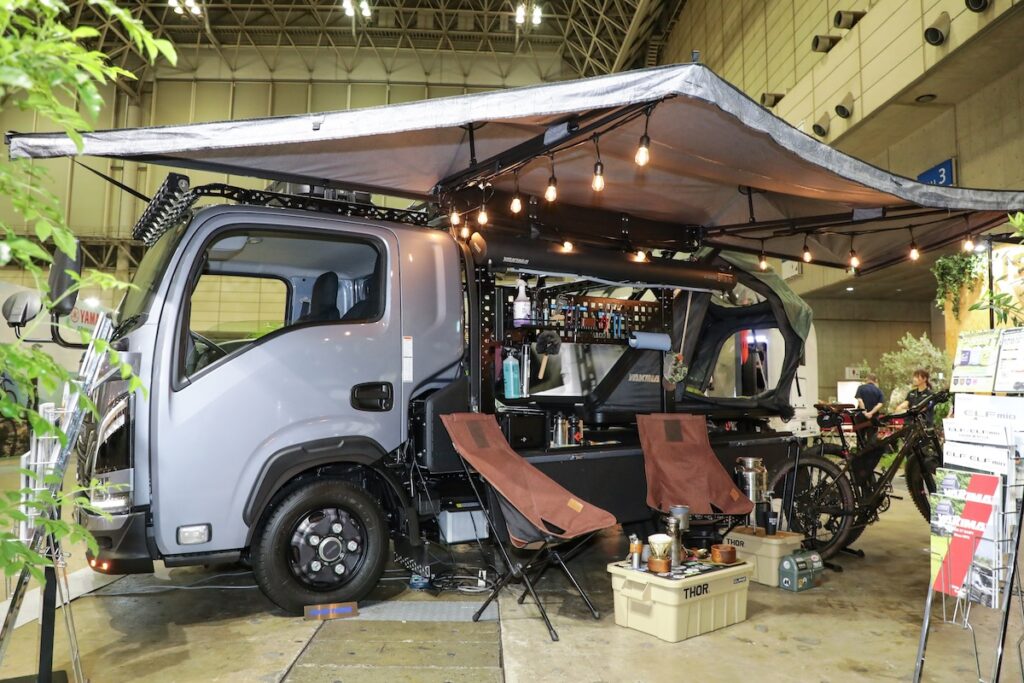 スペースキャブをベースにヤキマ製品を多数搭載した「エルフミオ CROSS STYLE Ver. YAKIMA」
