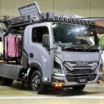 こんなエルフミオもアリ!?　いすゞが東京アウトドアショー2026で見せたオーバーランドスタイルがカッコいい!!