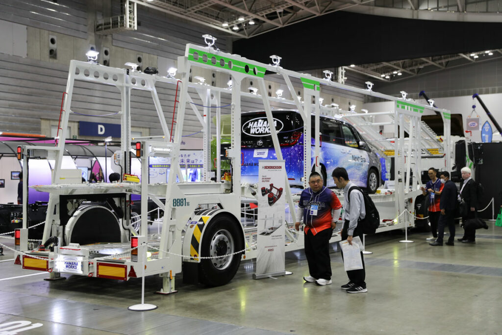 浜名ワークスが初公開した拡幅車軸を搭載した6台積み1軸キャリアカー「HAMANA MODEL(HST17<br>1HMN)」。最大積載量は9.3トンを実現