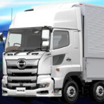 日野の大型トラック「プロフィア」を一部改良！ 進化型パワステ搭載や低床4軸車でもE13Cエンジンが復活!!