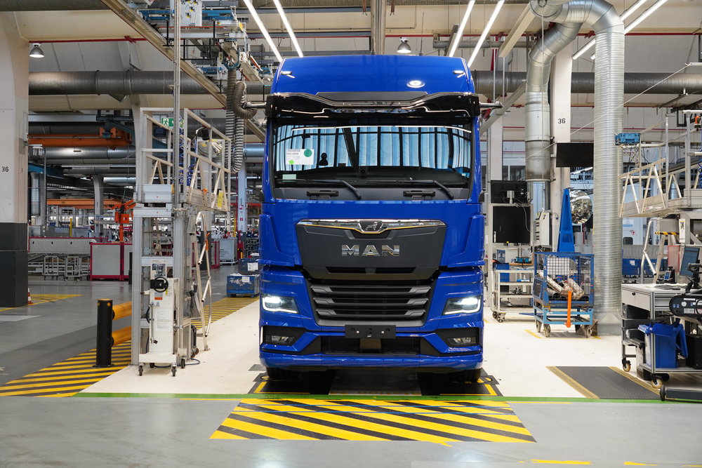 大型トラックの充電規格は「MCS」が世界標準に!?　量産車として初めてMAN「eTGX」「eTGS」に搭載