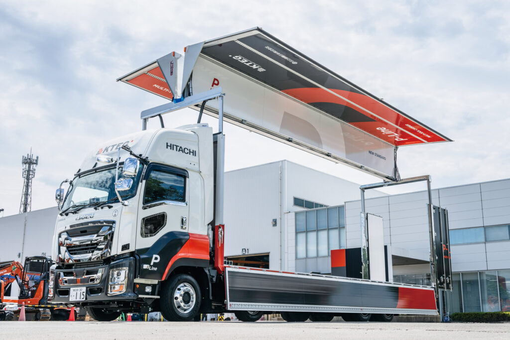 P-Lineプロモーショントラック。ベース車両はいすゞギガCYJ系で、ウイングボディは日本フルハーフ製「ハイリフトウイング」を採用