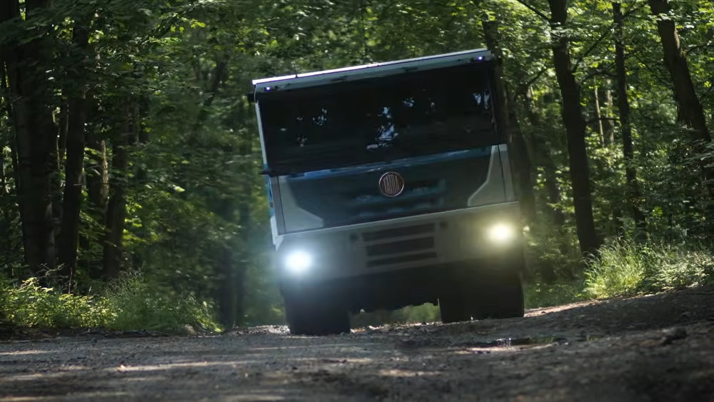 オフロード車の名門タトラから「BEV 8×8」が登場！　最も過酷な地形を純電動で走破する総輪駆動ダンプ