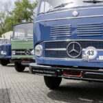 歴史的な名車も登場!?　「トラック」誕生から130年でクラシック商用車がメルセデス・ベンツの工場に会する