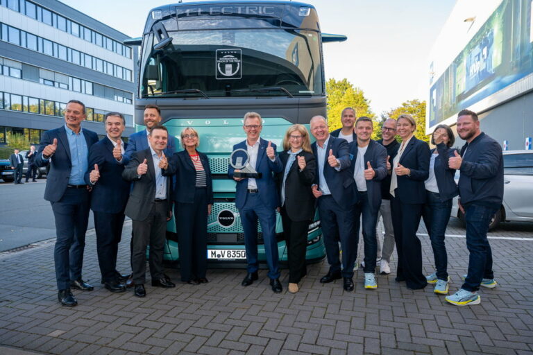 トラックオブザイヤーに再びボルボのバッテリーEV！　イノベーション・アワードではハイブリッド技術の再評価も!?