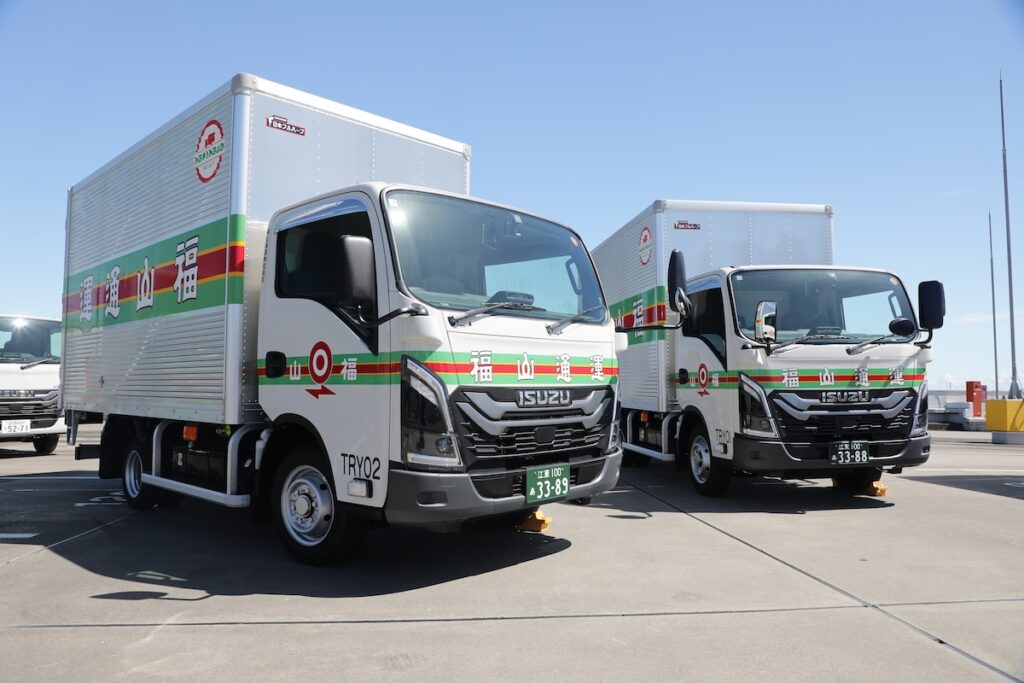 福山通運に納車されたいすゞ「エルフミオ」のドライバン。白を基調としたカラーも特徴だ