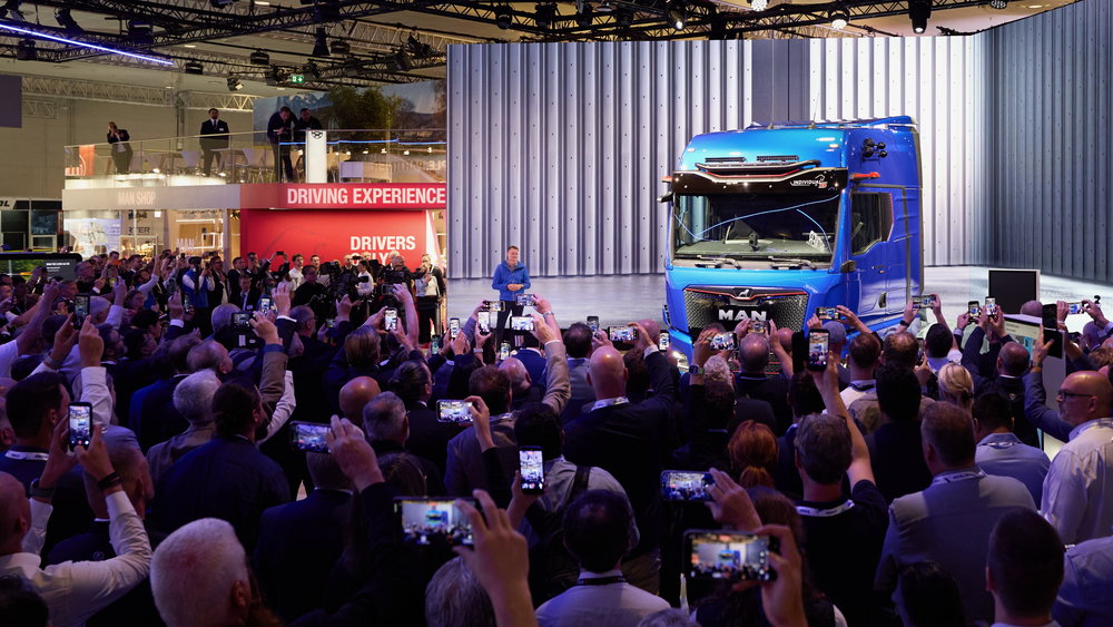 MANの新型「eTGX」も航続距離720kmに！　バッテリーEVはコスト効率でディーゼル車より優位になる見通し