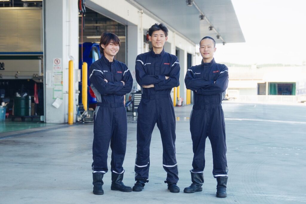 新統一ユニフォームとなるつなぎ
